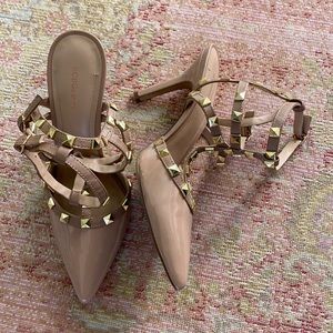 Tan BCBG Liraven Pump